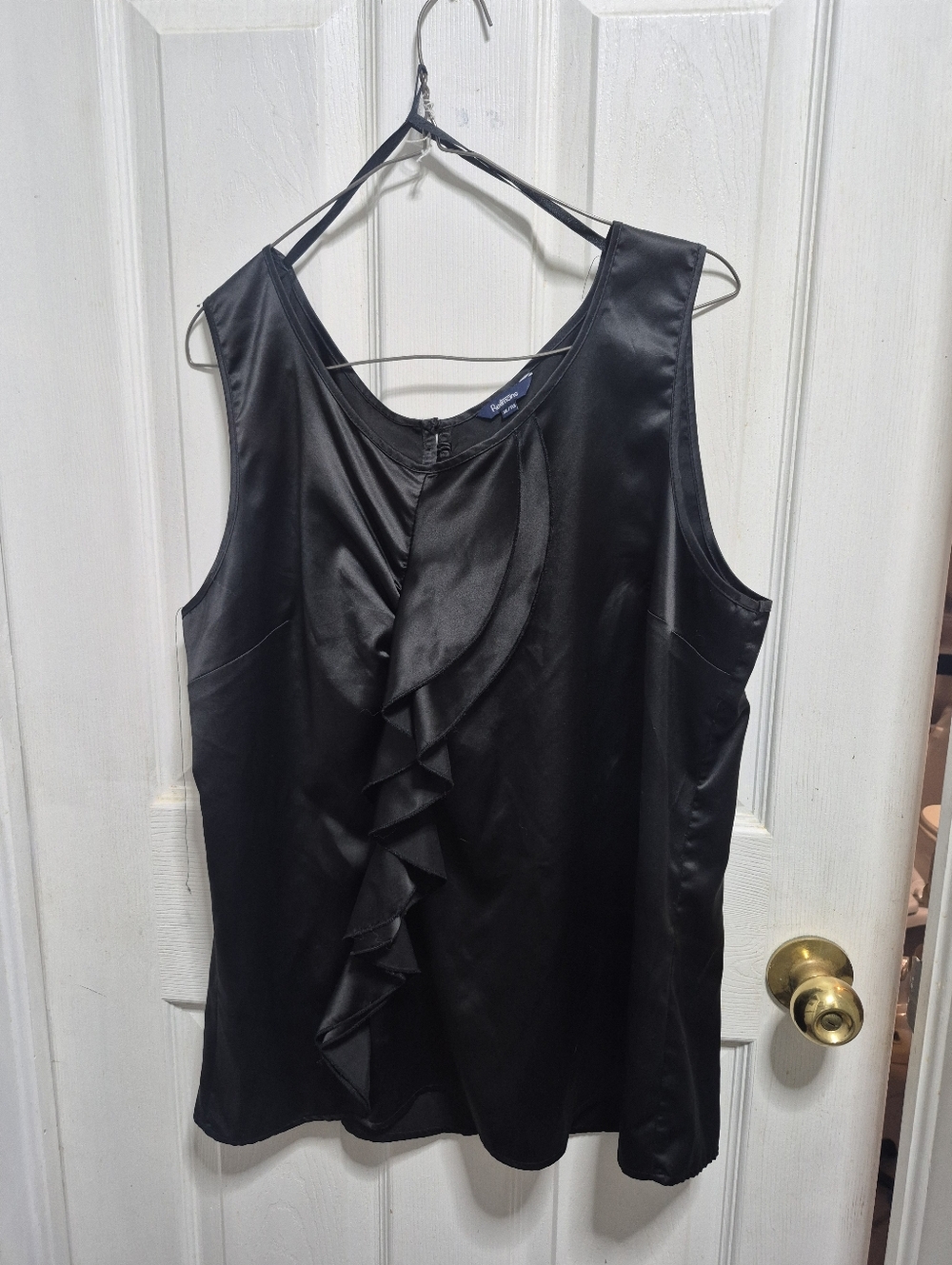 Reitmans Black Satin Ruffle Sleeveless Tank Top Size XL. EUC